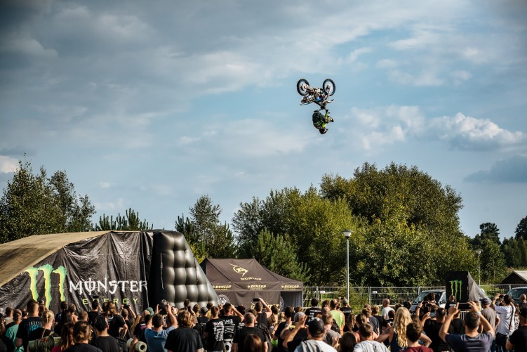 Marcin Lukaszczyk Backflip Heelclicker Cieszanow Rock Festiwal Monster