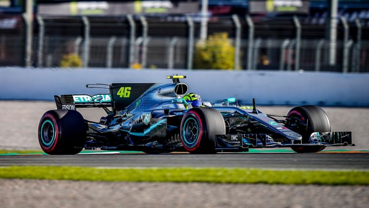 Lewis Hamilton Valentino Rossi Fahrzeugtausch 2019 169FullWidth 4a37f831 1655936