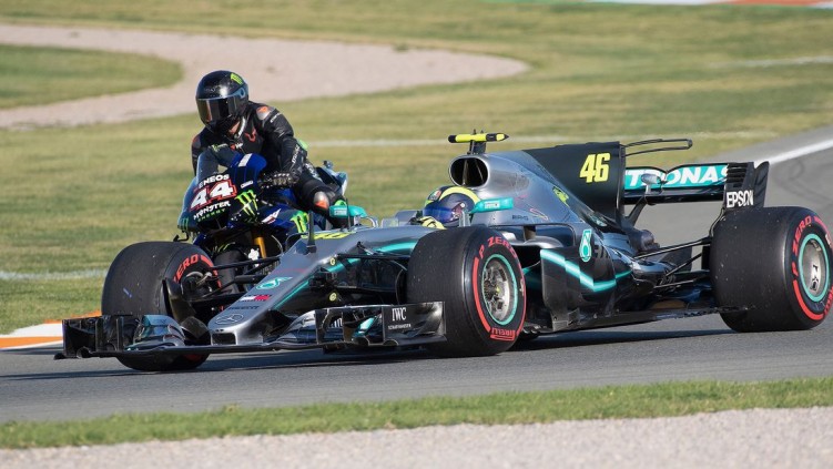 Lewis Hamilton Valentino Rossi Fahrzeugtausch 2019 169FullWidth 808d1b8b 1655926