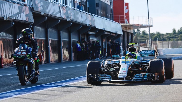 Lewis Hamilton Valentino Rossi Fahrzeugtausch 2019 169FullWidth cfda9e41 1655947