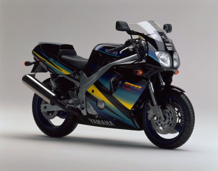 Yamaha FZR600R 6