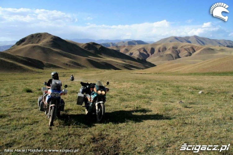 Kirgistan dojazd do jeziora Song Kul