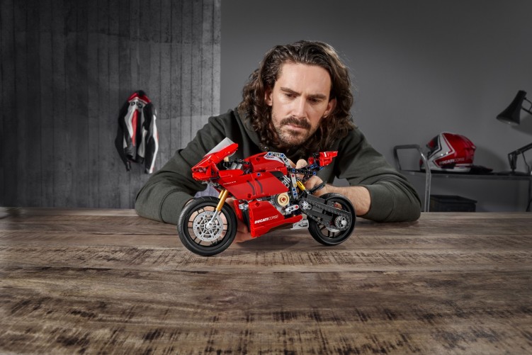 04 Ducati Panigale V4 R LEGO Technic UC154222 High