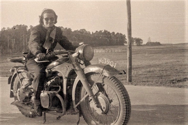 motocyklistka przepisy historia