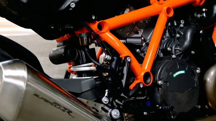 KTM 1290 Super Duke R 2020 silnik
