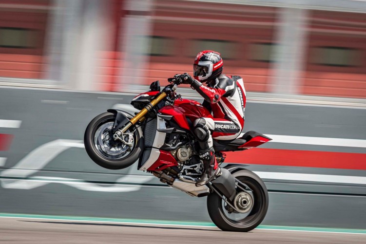 Ducati Streetfighter 01