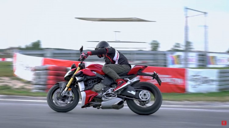 Ducati Streetfighter V4S tor