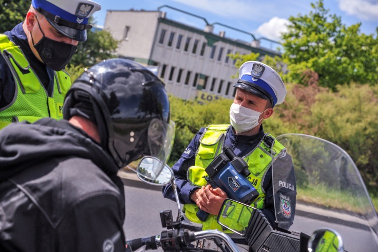policja motocykl kotrola covid