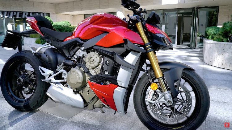 Ducati Streetfighter V4S statyka