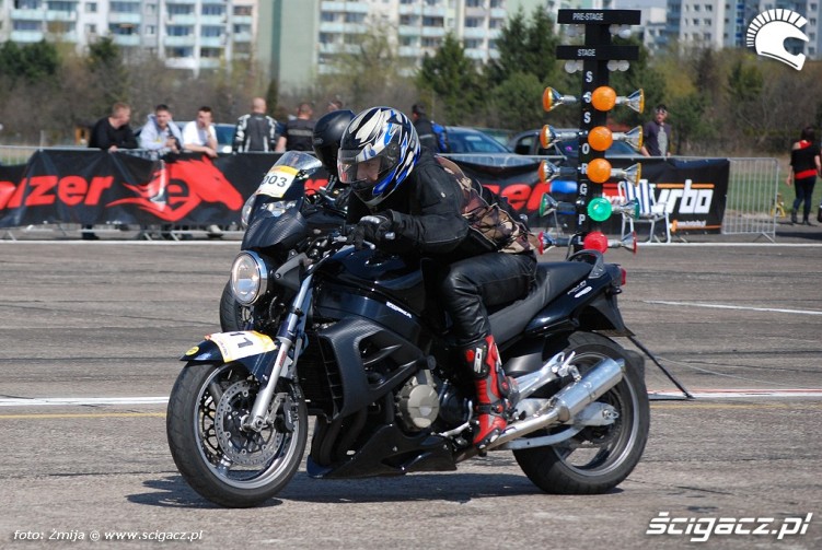 Zdjęcia Honda X11 wyscigi na cwiartke Motocykl uzywany