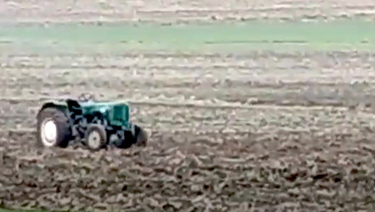traktor bez kierowcy jedzil sam w kolko pod lublinem