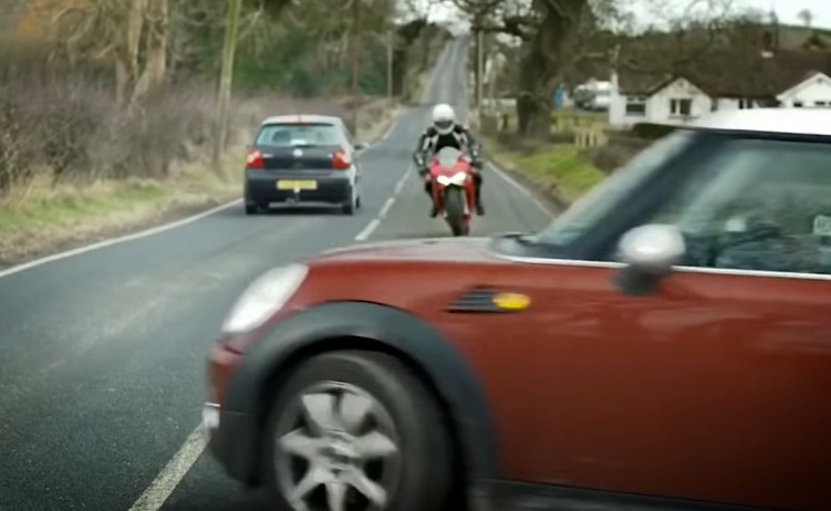 look twice kampania bezpieczenstwa wywrotka motocykla