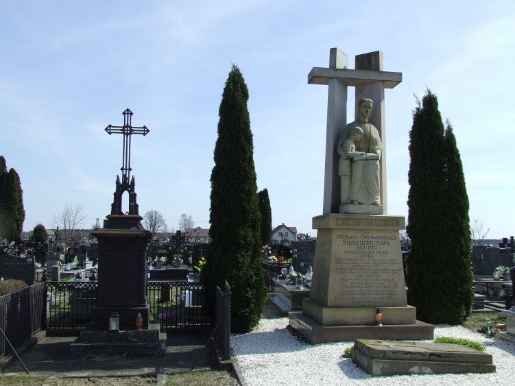 10 Okrzeja Cmentarz z grobami matki i wuja Henryka Sienkiewicza