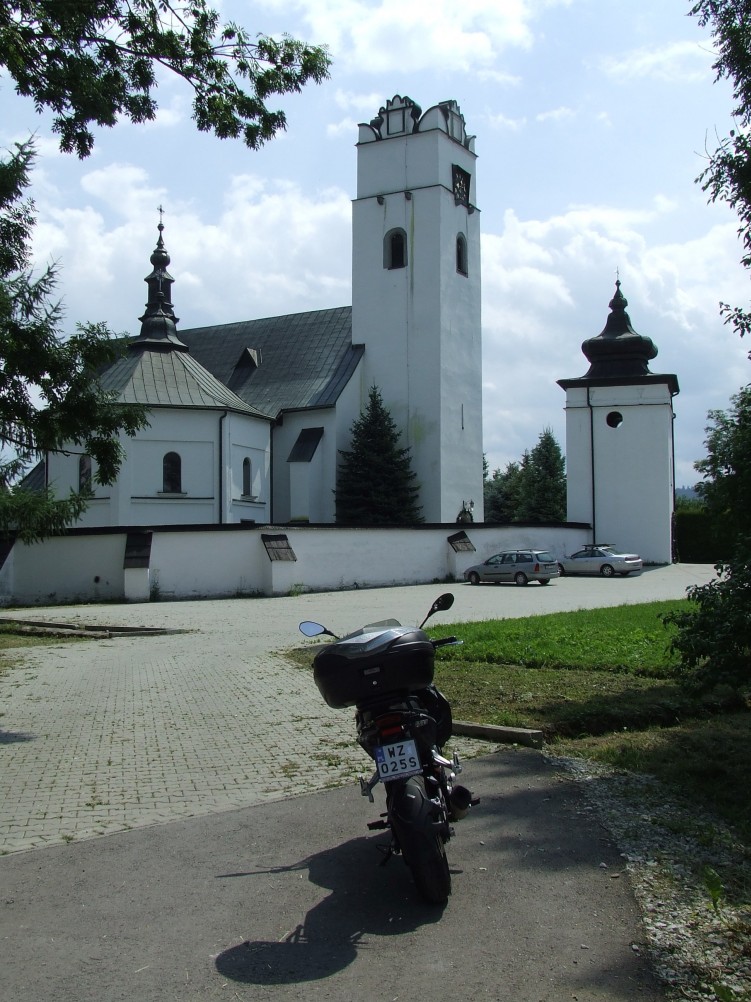 09 Zbudowany w charakterystyczny sposob kosciol we Frydmanie