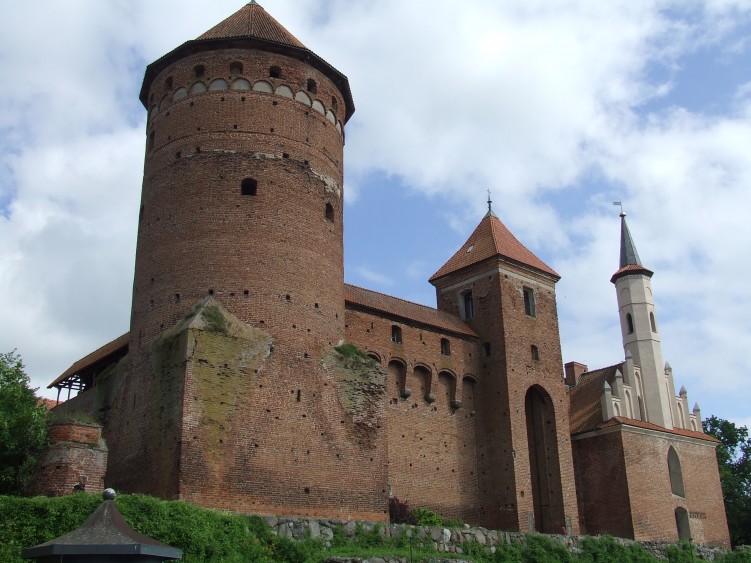 07 Wyniosly fronton biskupiego zamku w Reszlu