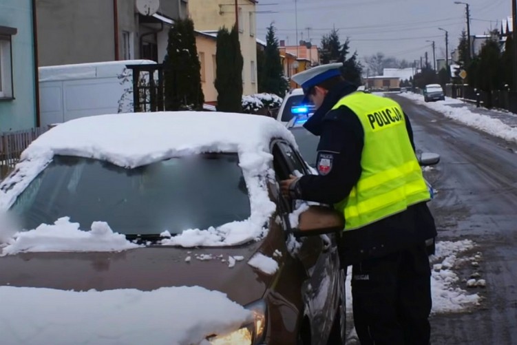 jazda zim samochod policja 1