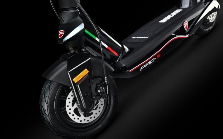 Ducati Pro 3 hulajnoga elek 0