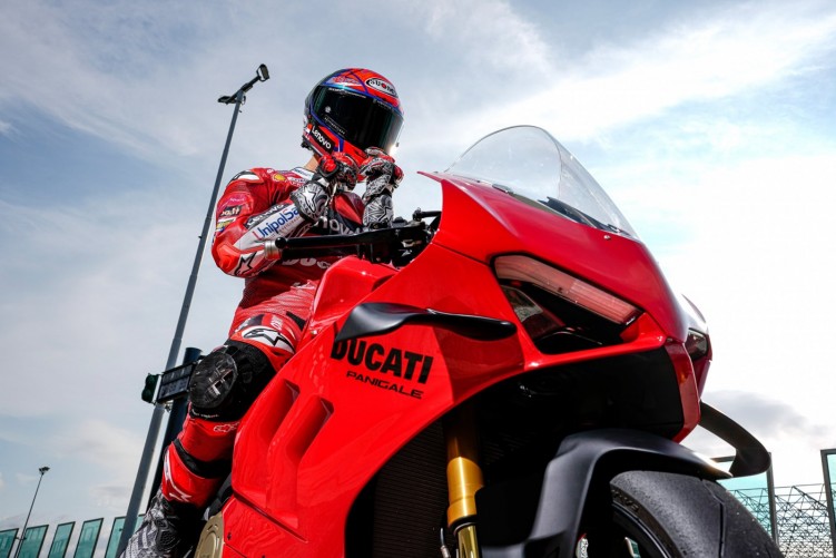 03 Ducati Panigale V4 2022