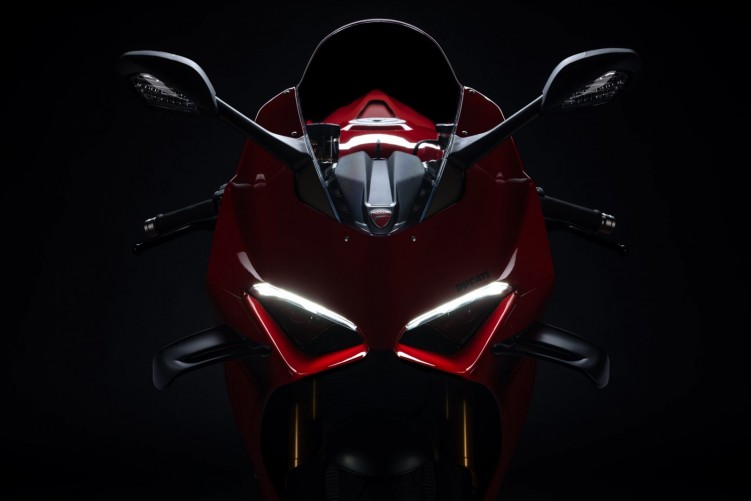 24 Ducati Panigale V4 2022
