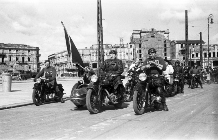 Reprezentacja Polskiego Klubu Motocyklowego z Warszawy. Rok 1946