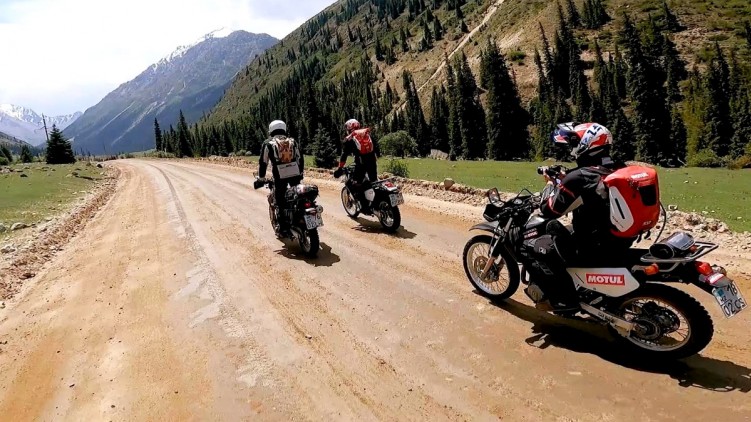 motocyklem po kirgistanie motul azja tour
