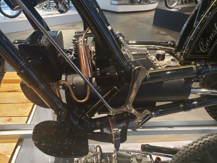 05 Motocykle Hildebrand Wolfmuller eksponowany w Barber Motorsports Museum w USA Fot Wojtek Miezal