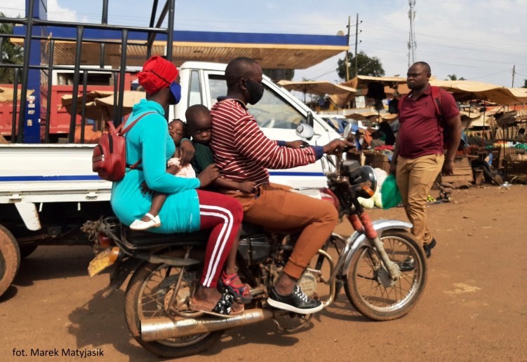 01 Motocyklem po Ugandzie