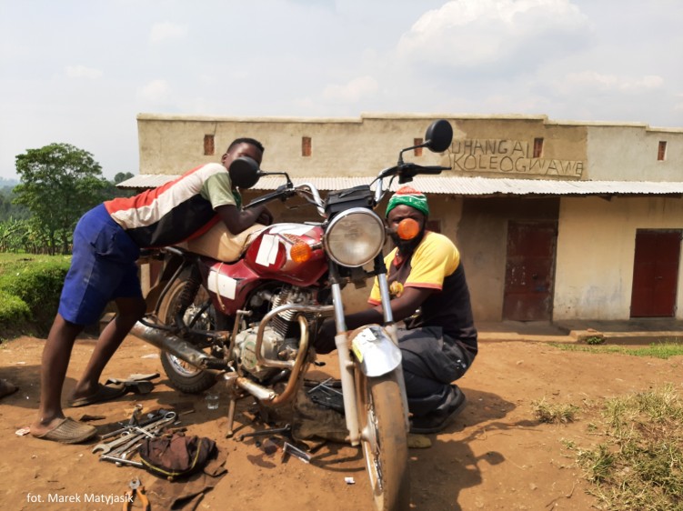 06 Naprawa motocykla Afryka