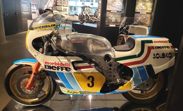 01 Motocykle wyscigowe Morbidelli eksponowane w muzeum Barber Motosports w USA Fot Wojtka Miezala