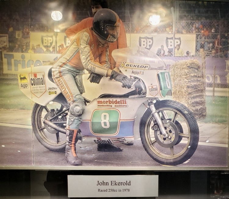 06 Fotografie motocykli wyscigowych Morbidelli prezentowane obok motocykli w muzeum Barber Motosports w USA Foto Wojtka Miezala