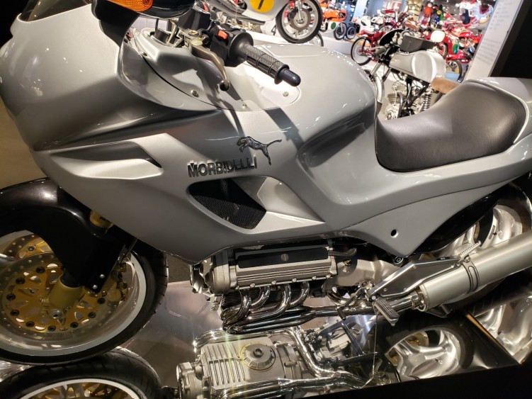 09 Motocykl Morbidelli V8 eksponowane w muzeum Barber Motosports w USA Fot Wojtka Miezala