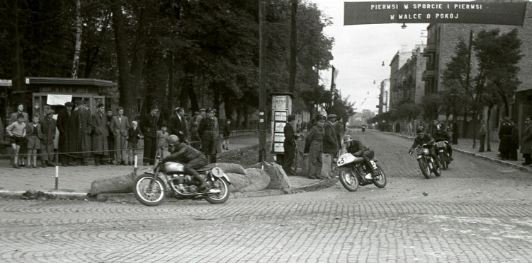 motocykle ESO na ulicy