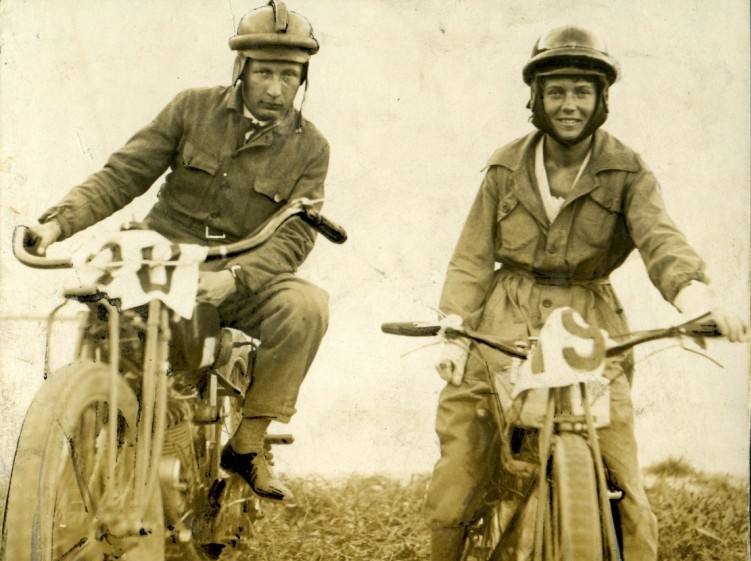 Tadeusz Rudawski na motocyklu Indian i Janina Loteczkowa