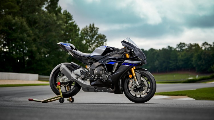 yamaha yzf r1m 02