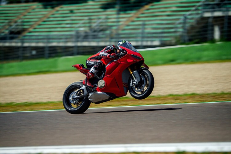 ducati panigale v4 2025 01