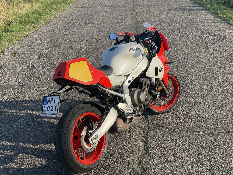 02 Yamaha XSR900 GP test