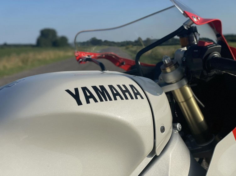 12 Yamaha XSR900 GP bak