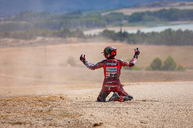 pecco bagnaia crash aragon