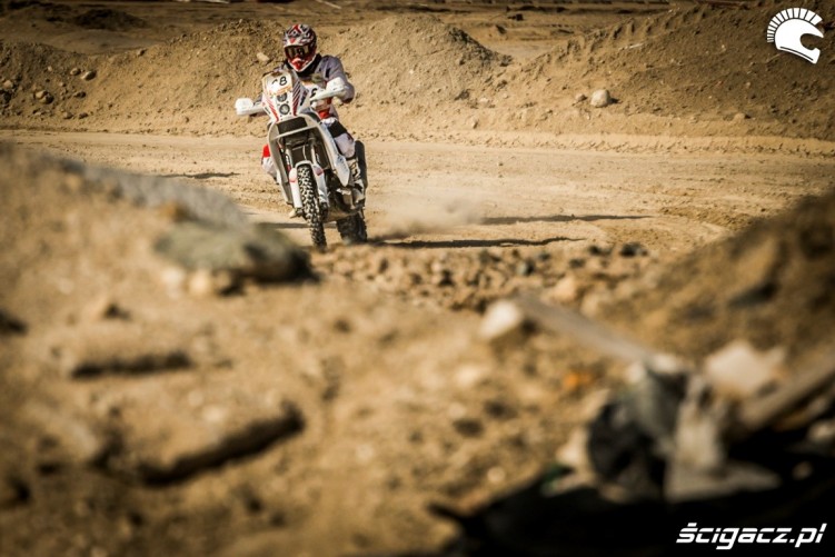 Norbert Madetko na trasie Abu Dhabi Desert Challenge 2014