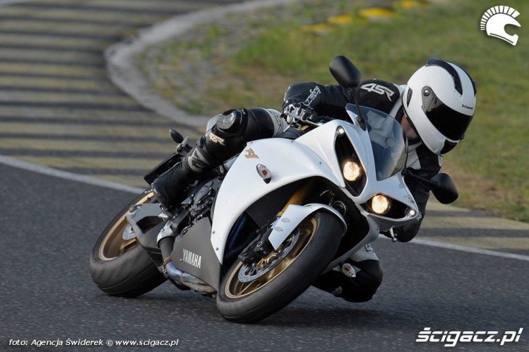 Yamaha R1 Pannonia Ring 2012