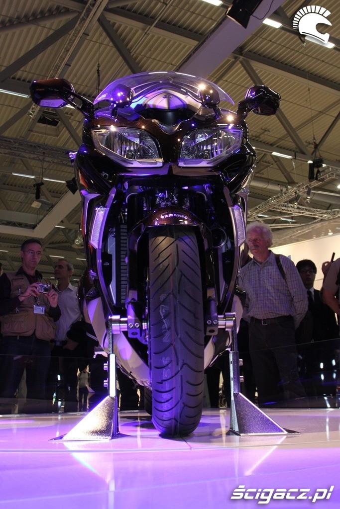 Yamaha FJR 1300A 2013 z przodu