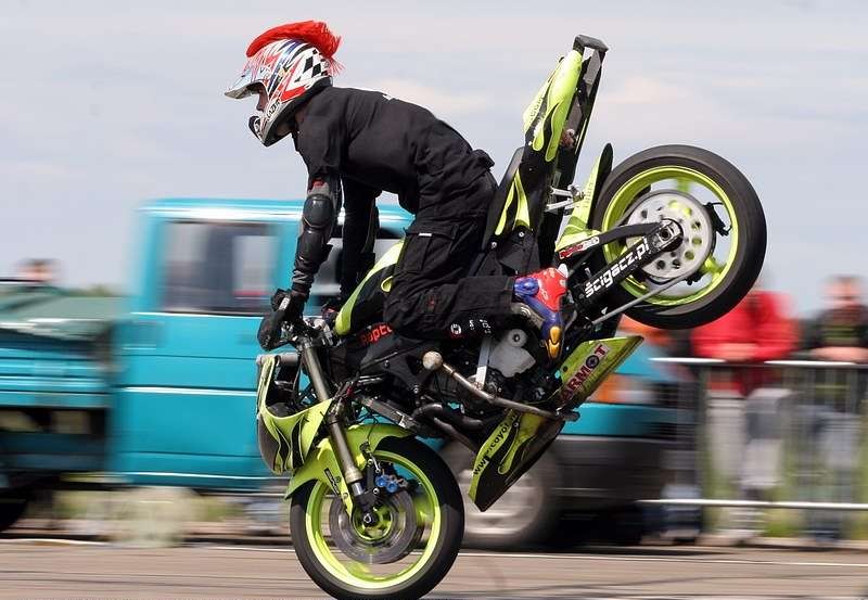 raptowny stoppie z