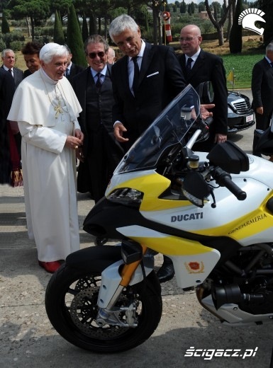 prezentacja motocykla Benedykt XVI Ducati Multistrada