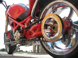 Moto Frisoli Ducati naped paskiem