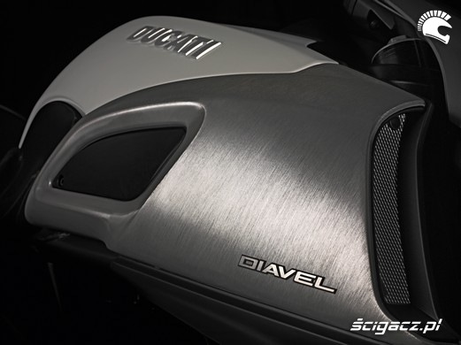 2011 Ducati Diavel 25