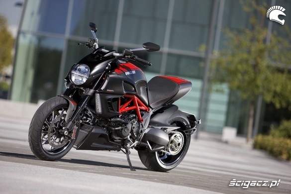 2011 Ducati Diavel 32