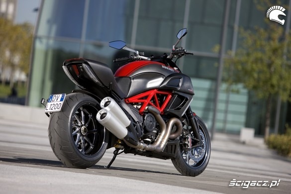 2011 Ducati Diavel 35