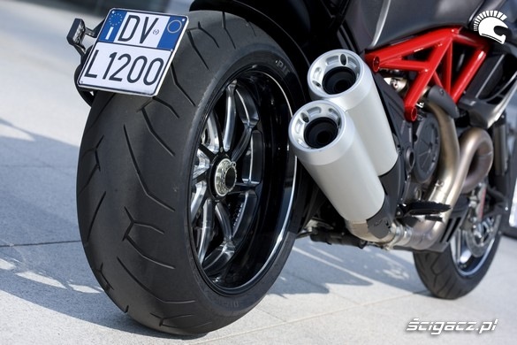 2011 Ducati Diavel 44