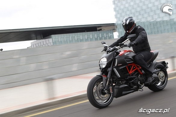 2011 Ducati Diavel 62