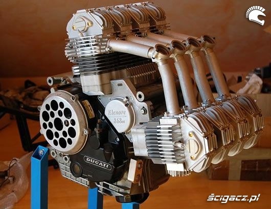 Ducati Elenore V8